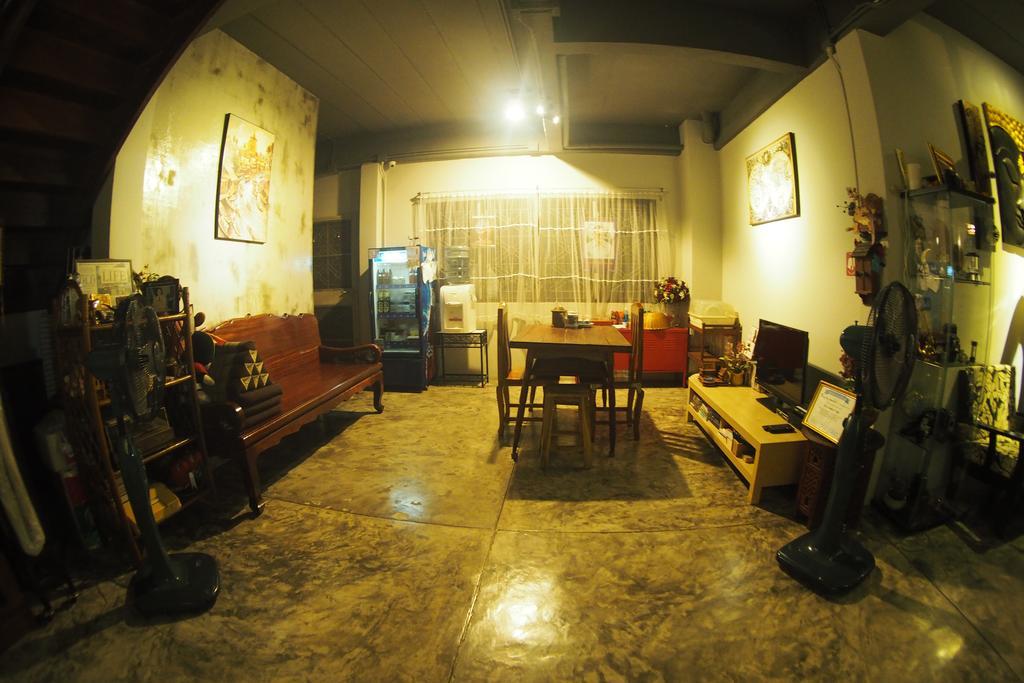 Mon Lodge & Yoga Donmueang Banguecoque Exterior foto