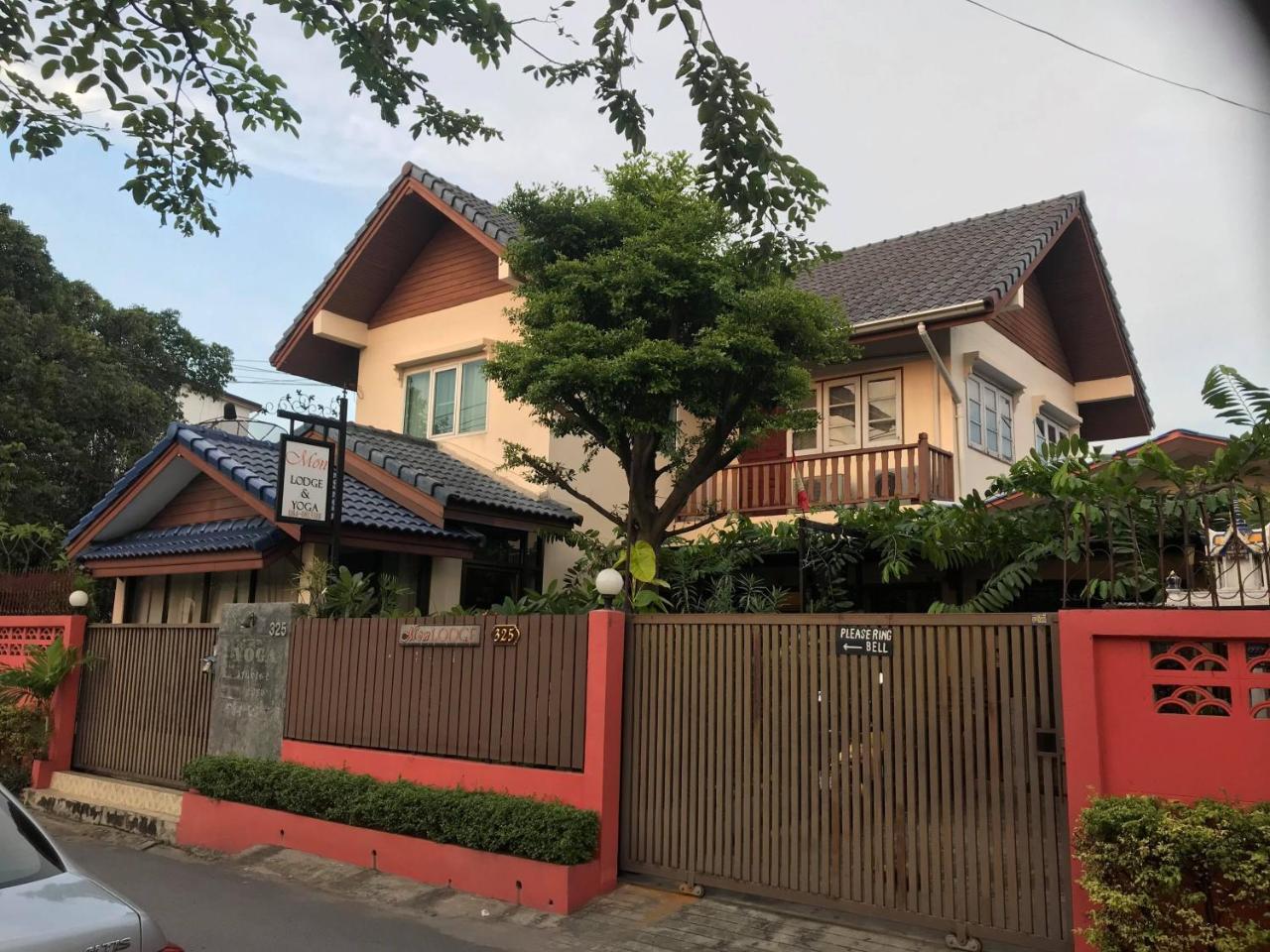 Mon Lodge & Yoga Donmueang Banguecoque Exterior foto