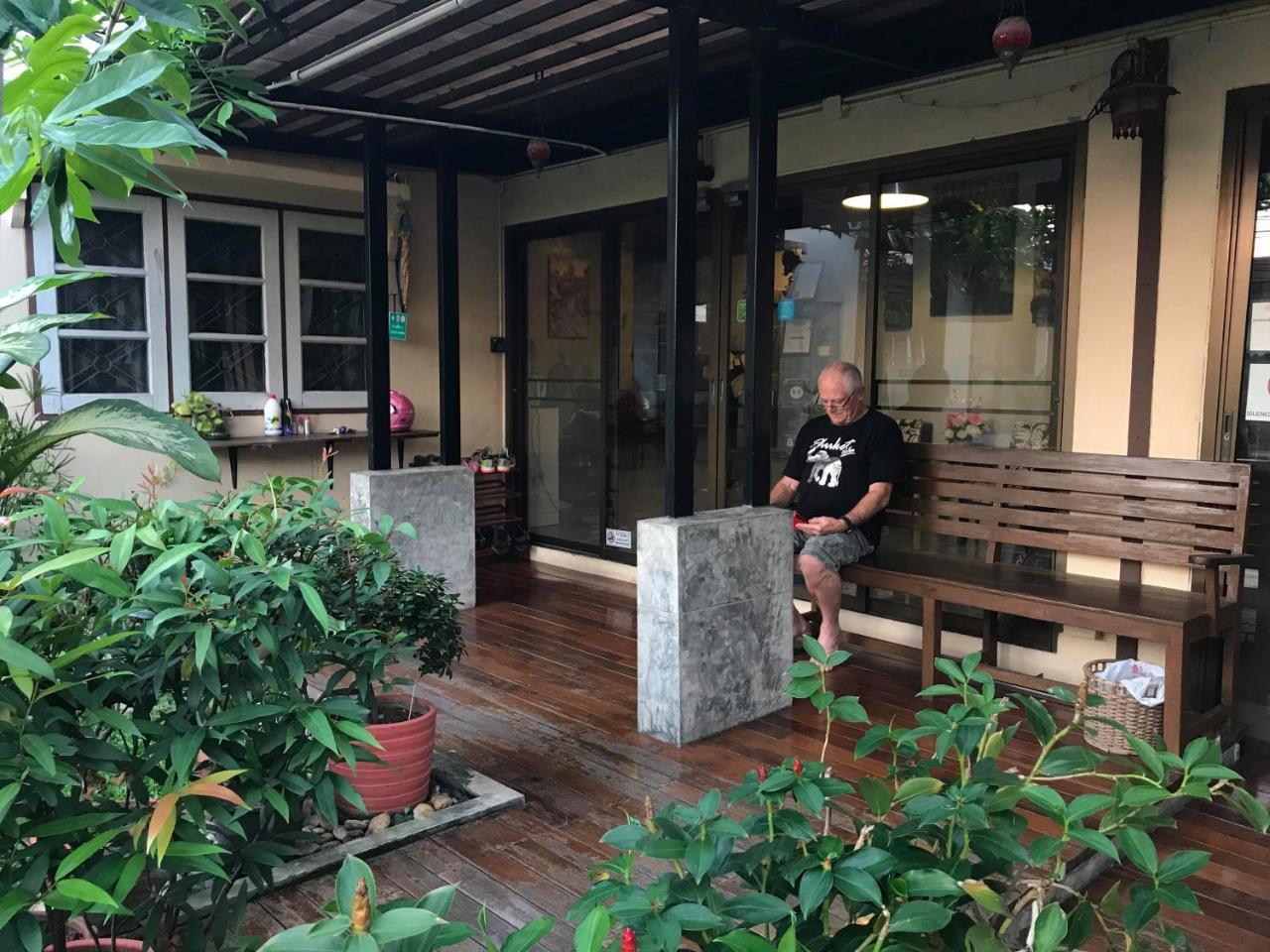 Mon Lodge & Yoga Donmueang Banguecoque Exterior foto