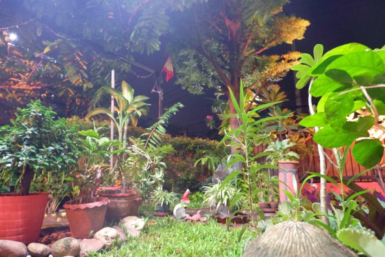 Mon Lodge & Yoga Donmueang Banguecoque Exterior foto